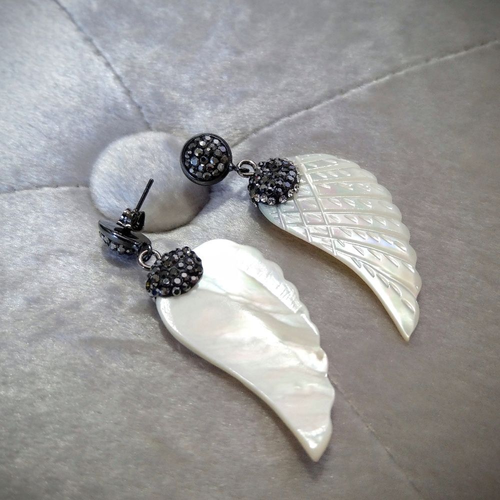 💎NEW💎 NATURAL WHITE SHELL ANGEL WINGS EARRINGS
